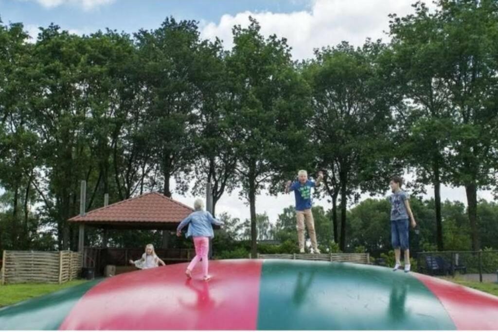 Chalet in bosrijke omgeving op chaletpark Kempenbos naast Duc de Brabant voor 2-3-4-5 personen Villa Diessen Buitenkant foto