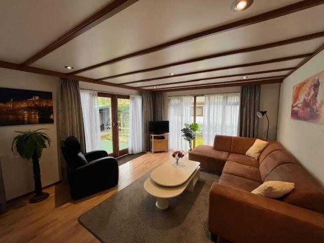 Chalet in bosrijke omgeving op chaletpark Kempenbos naast Duc de Brabant voor 2-3-4-5 personen Villa Diessen Buitenkant foto
