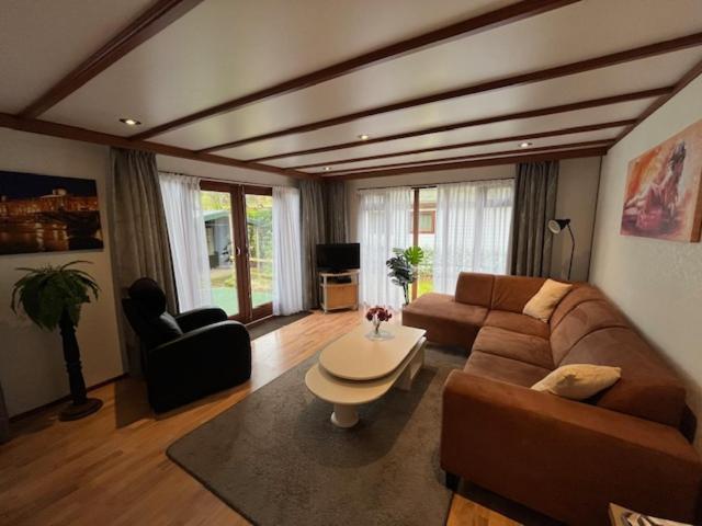 Chalet in bosrijke omgeving op chaletpark Kempenbos naast Duc de Brabant voor 2-3-4-5 personen Villa Diessen Buitenkant foto